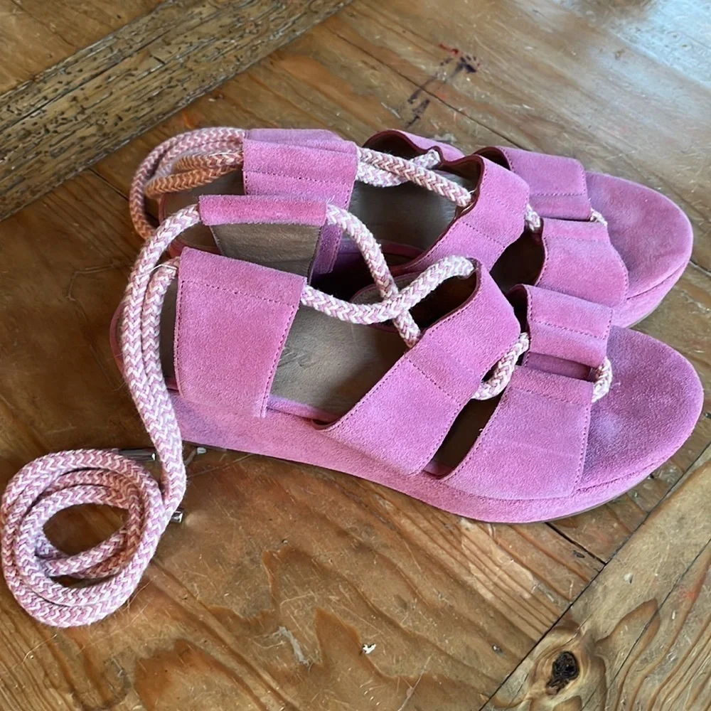 Bettye by Bettye Muller Daniela Taffy Pink Suede Rope Up Platform Sandals 6
